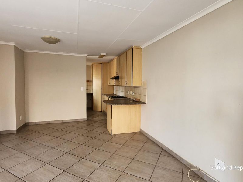 Charming 3-Bedroom Full Title Home in Secure Estate - Magalieskruin - Photo 4