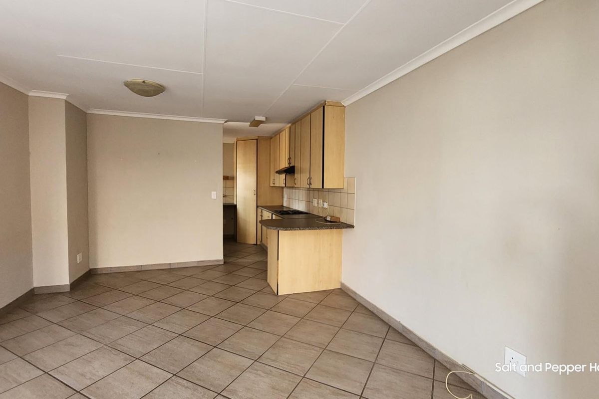 Charming 3-Bedroom Full Title Home in Secure Estate - Magalieskruin - Photo 4