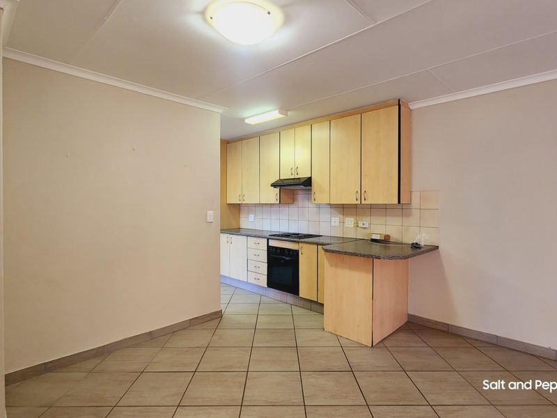 Charming 3-Bedroom Full Title Home in Secure Estate - Magalieskruin - Photo 5