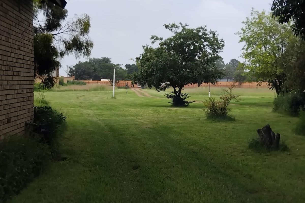 LAST COMMERCIAL ON GREAT NORTH!! - Photo 2