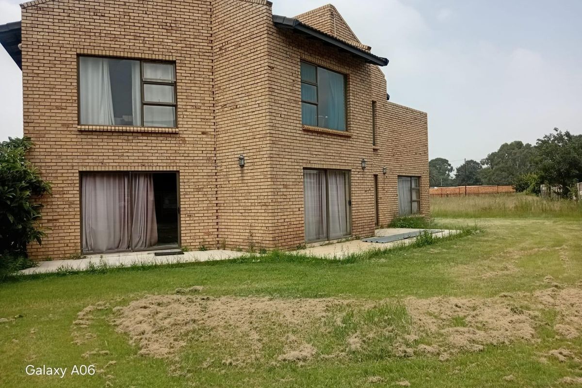 LAST COMMERCIAL ON GREAT NORTH!! - Photo 4