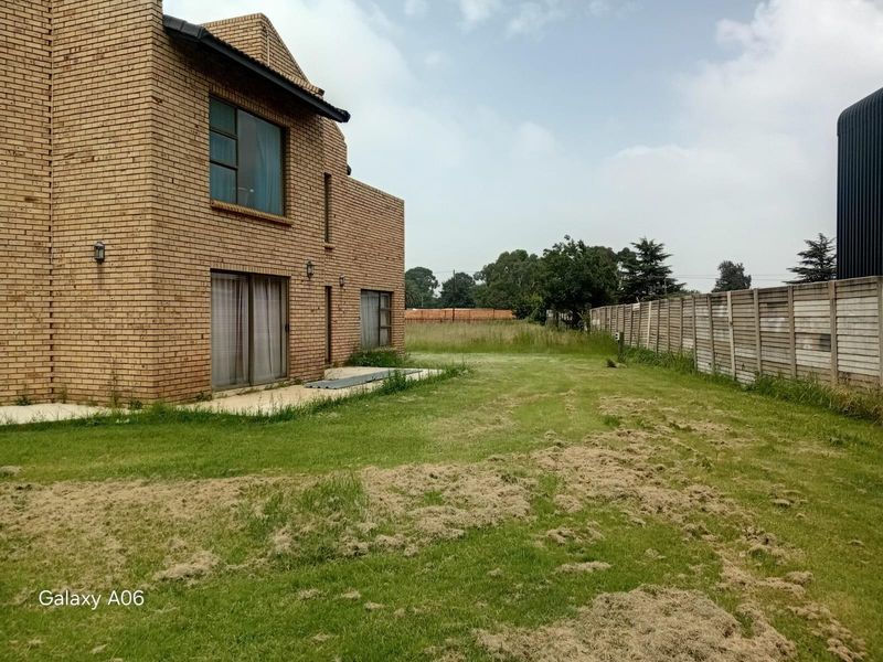 LAST COMMERCIAL ON GREAT NORTH!! - Photo 5