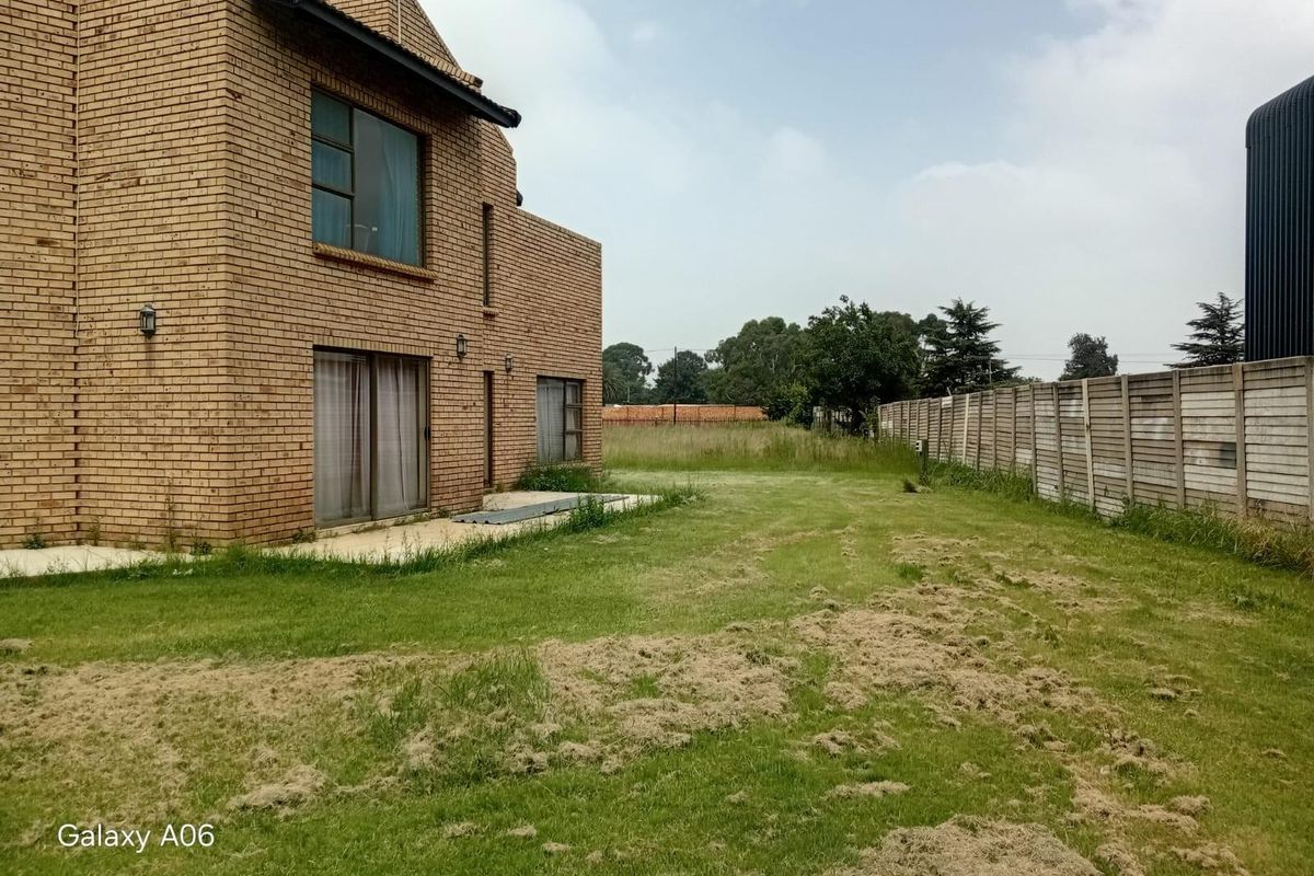 LAST COMMERCIAL ON GREAT NORTH!! - Photo 5