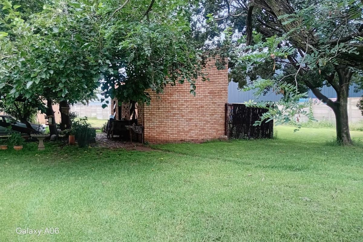 LAST COMMERCIAL ON GREAT NORTH!! - Photo 3