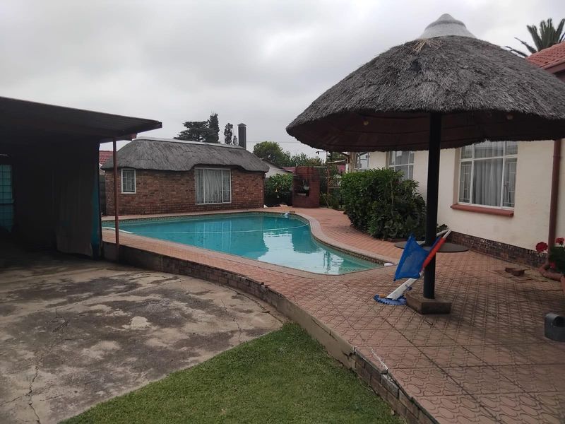 Perfect Family Home!! - Photo 3