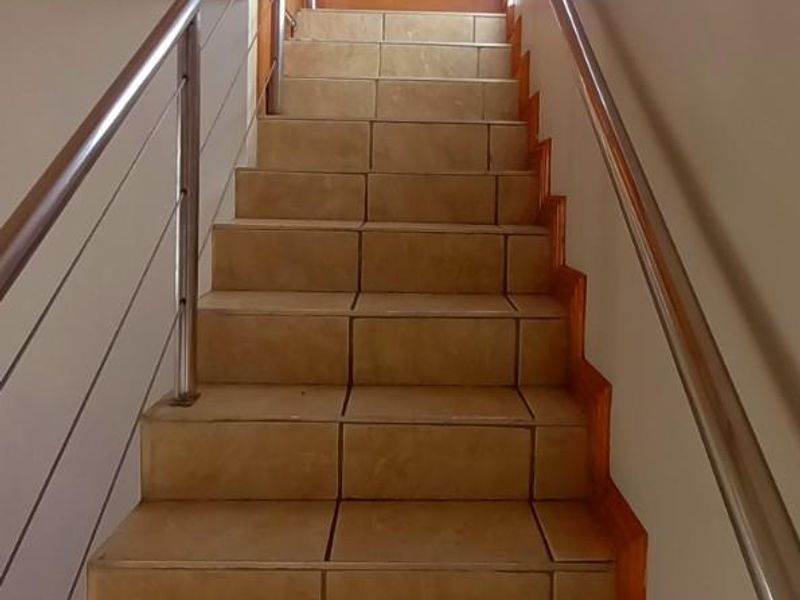 Stunning House For Sale in Maitland, Cape Town - Photo 10