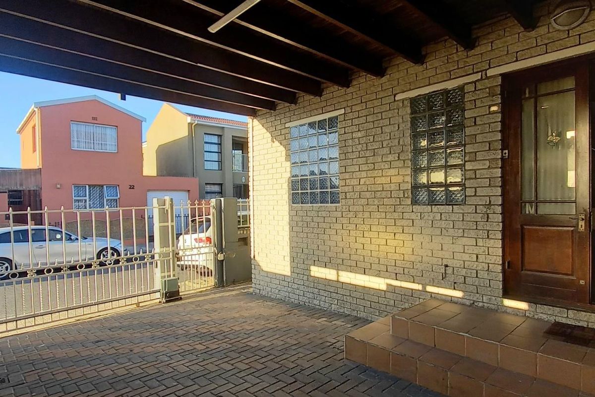 Stunning House For Sale in Maitland, Cape Town - Photo 2