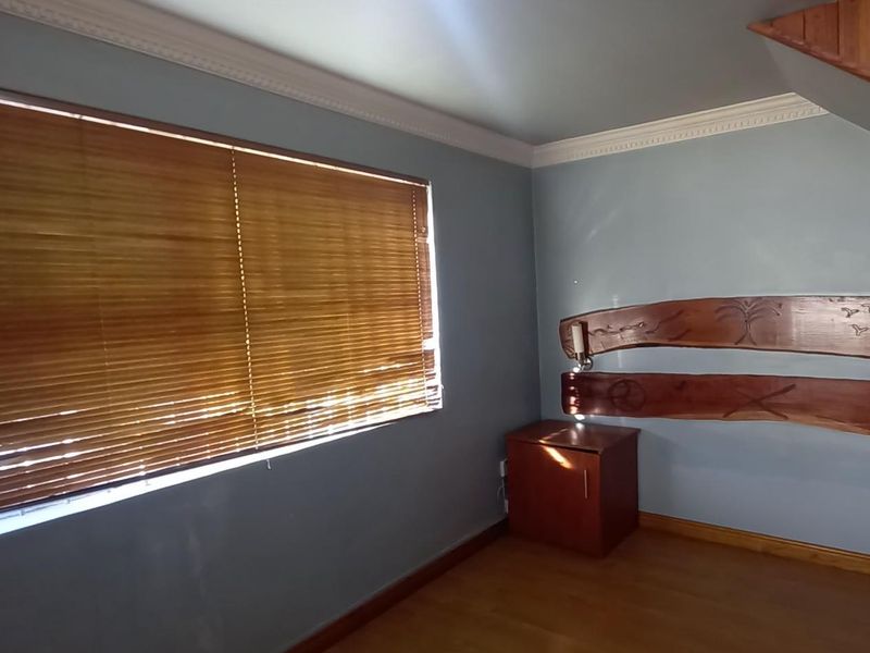 Stunning House For Sale in Maitland, Cape Town - Photo 6