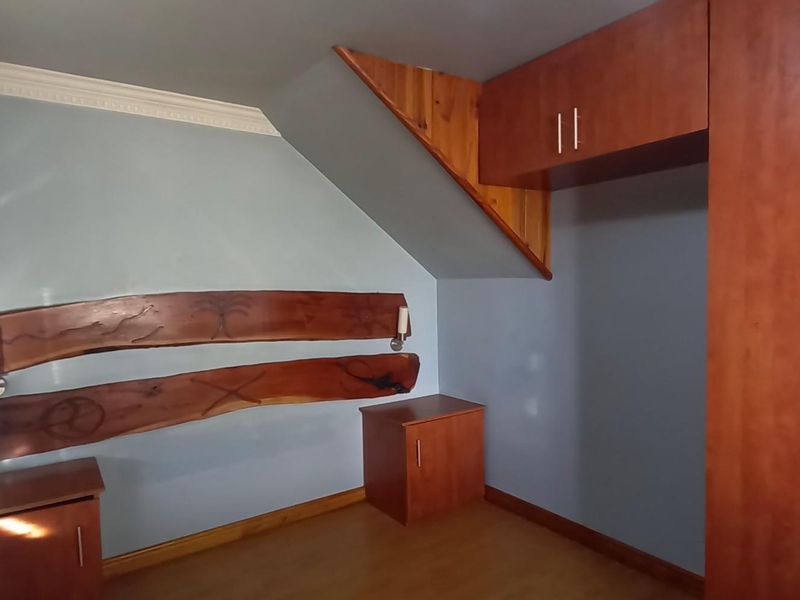 Stunning House For Sale in Maitland, Cape Town - Photo 7