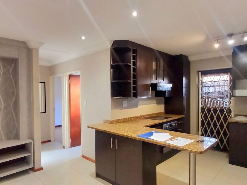 Stunning House For Sale in Maitland, Cape Town - Photo 5