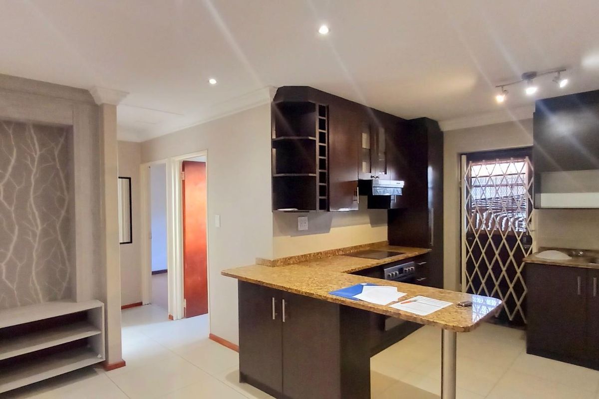 Stunning House For Sale in Maitland, Cape Town - Photo 5