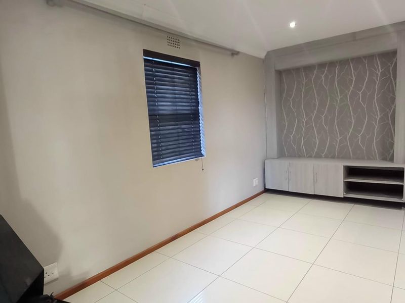 Stunning House For Sale in Maitland, Cape Town - Photo 4