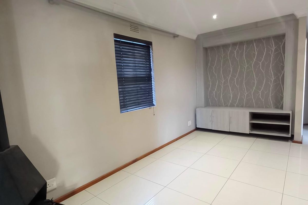 Stunning House For Sale in Maitland, Cape Town - Photo 4