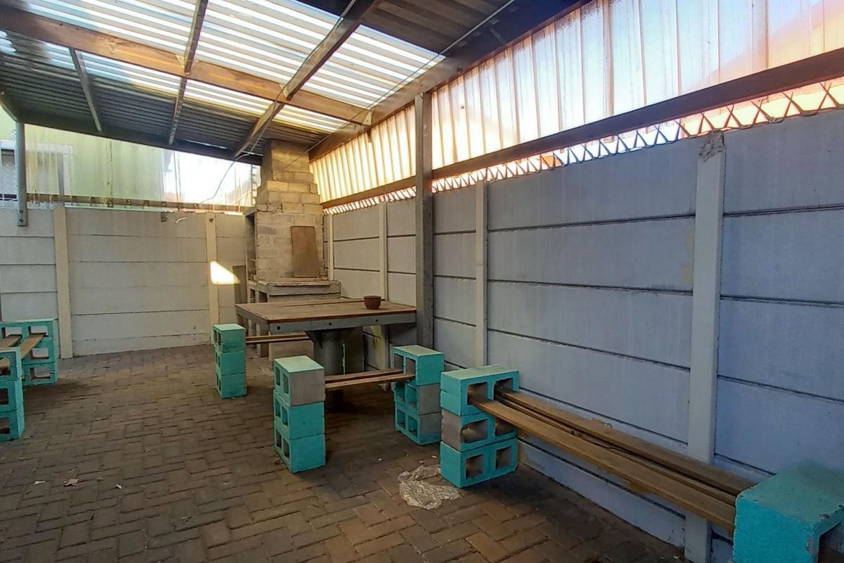 Stunning House For Sale in Maitland, Cape Town - Photo 3