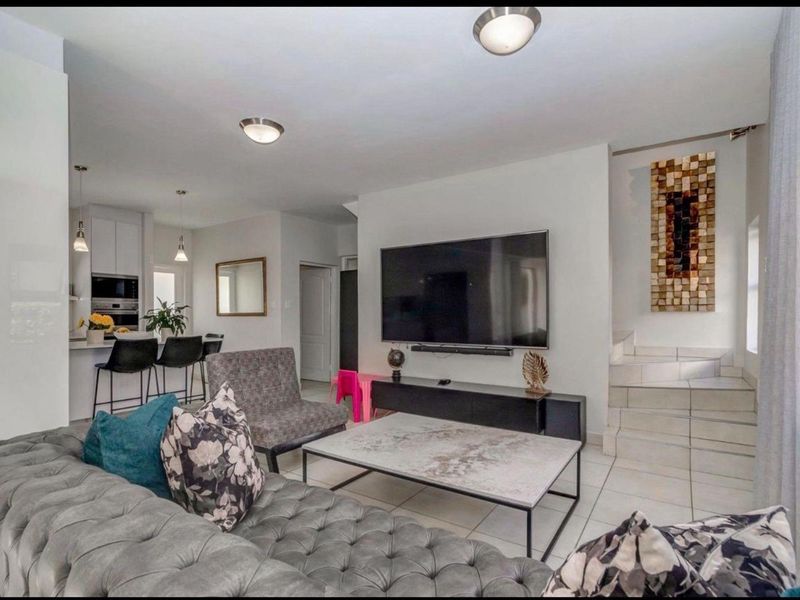 Stunning 3 bed 2 bath apartment in Fourways - Photo 9