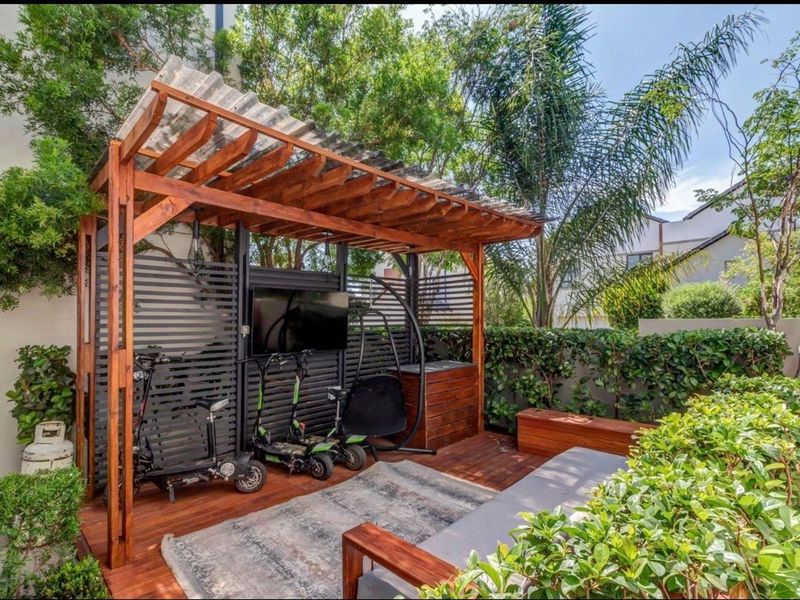 Stunning 3 bed 2 bath apartment in Fourways - Photo 3