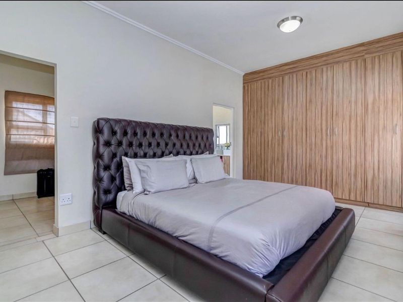 Stunning 3 bed 2 bath apartment in Fourways - Photo 10