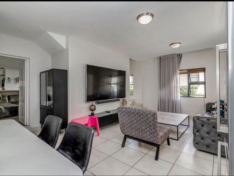 Stunning 3 bed 2 bath apartment in Fourways - Photo 7