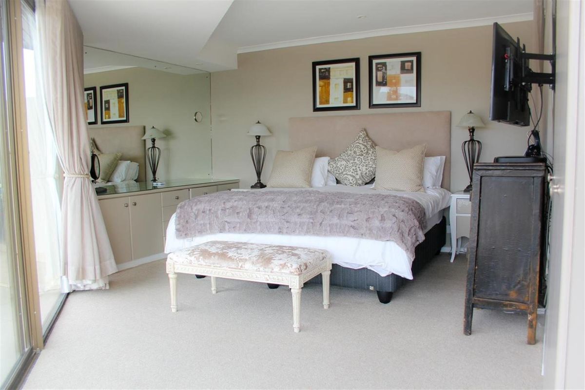 Spacious 4 Bedroom Fully Furnished Tramonto Unit 2 Minutes from the Beach - Photo 2