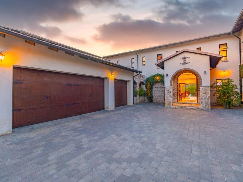 Mastercrafted Family Residence - Le Jardin Avianto Estate | 4 to 5 Bedrooms - Photo 2