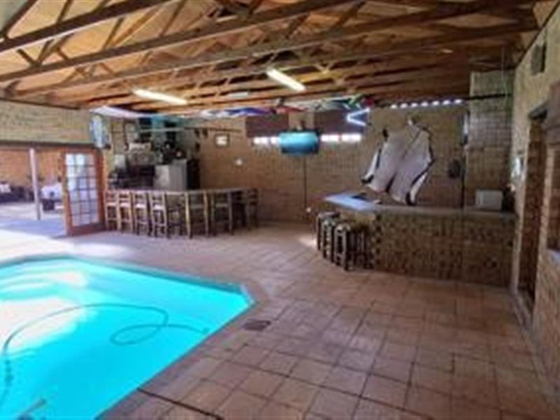 Prestigious 4-Bedroom Home with Exceptional Entertainment - Secunda - Photo 4