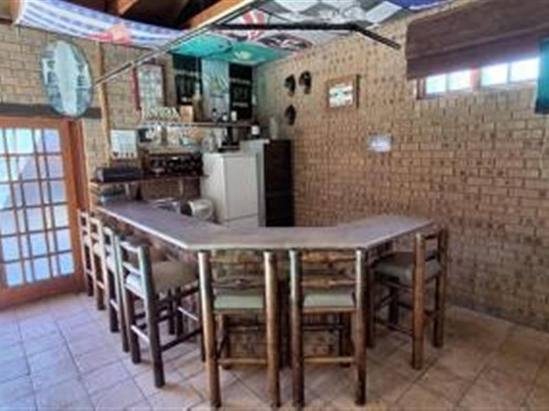 Prestigious 4-Bedroom Home with Exceptional Entertainment - Secunda - Photo 8