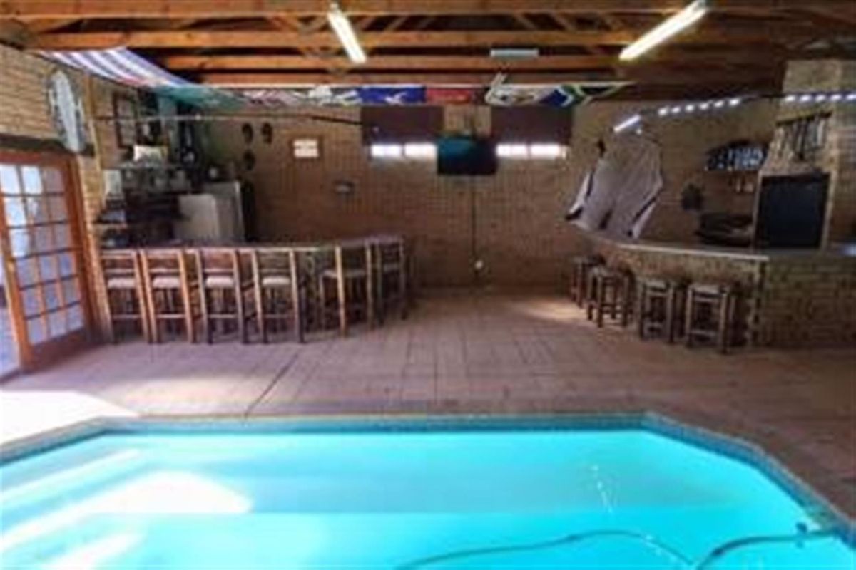 Prestigious 4-Bedroom Home with Exceptional Entertainment - Secunda - Photo 3
