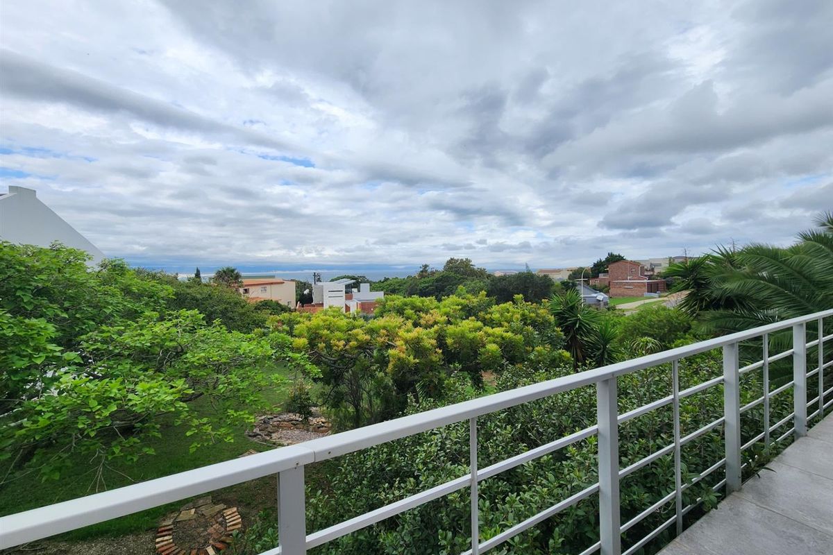 Unique property in the heart of Wavecrest Jeffreys Bay - Photo 3
