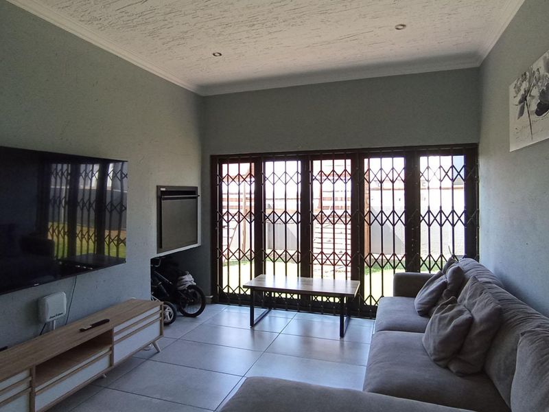 4bed, 4.5 baths House for Sale in Halfway House, Midrand - Photo 8