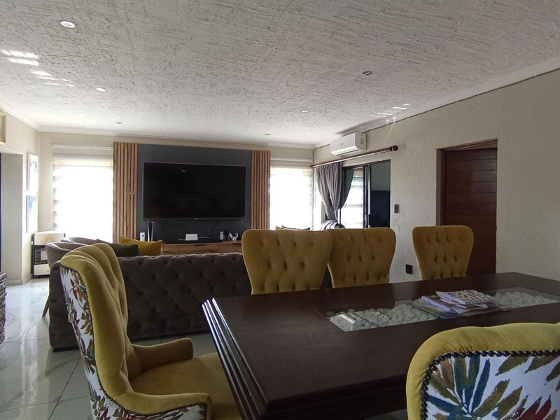 4bed, 4.5 baths House for Sale in Halfway House, Midrand - Photo 3