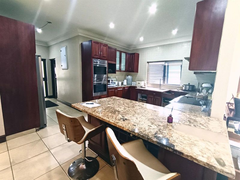 Spacious 3-4 Bedroom Home with Separate Flatlet in Somerset Park, Umhlanga - Photo 4