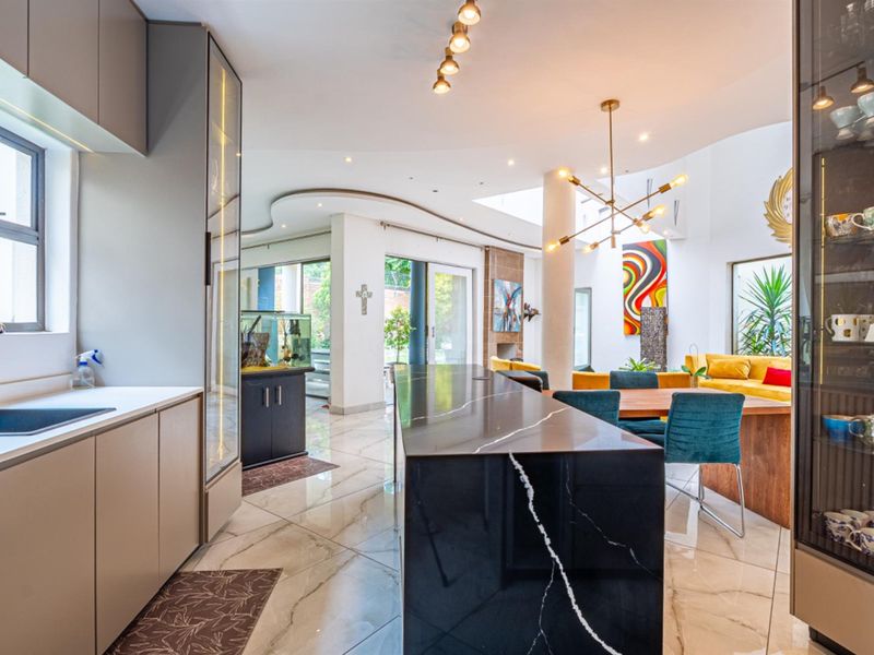 A Grand Residence Where Space, Sustainability and Sophistication Unite - Photo 7