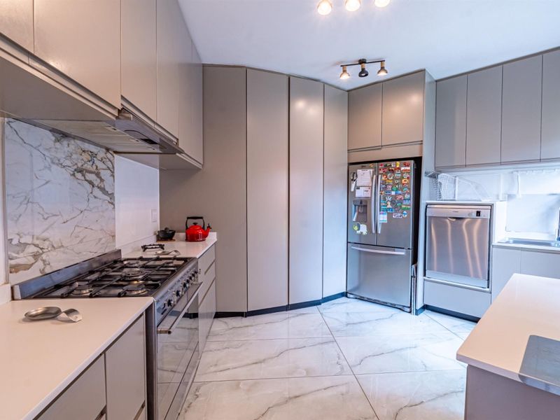 A Grand Residence Where Space, Sustainability and Sophistication Unite - Photo 4