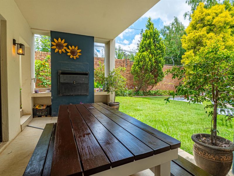 Where Grand Scale Meets Effortless Family Living - Photo 9