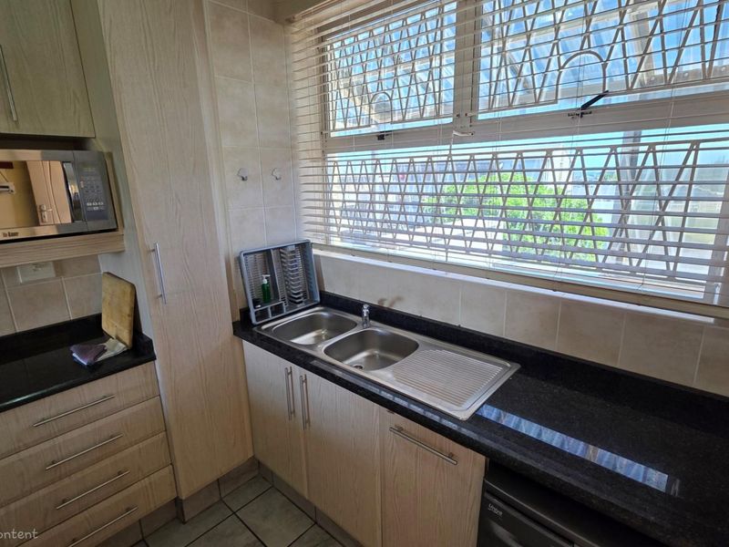 Beautiful fully furnished Beachfront Apartment on the Beachfront in Uvongo Beach - Photo 6