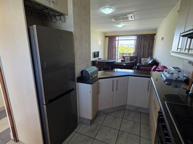 Beautiful fully furnished Beachfront Apartment on the Beachfront in Uvongo Beach - Photo 5