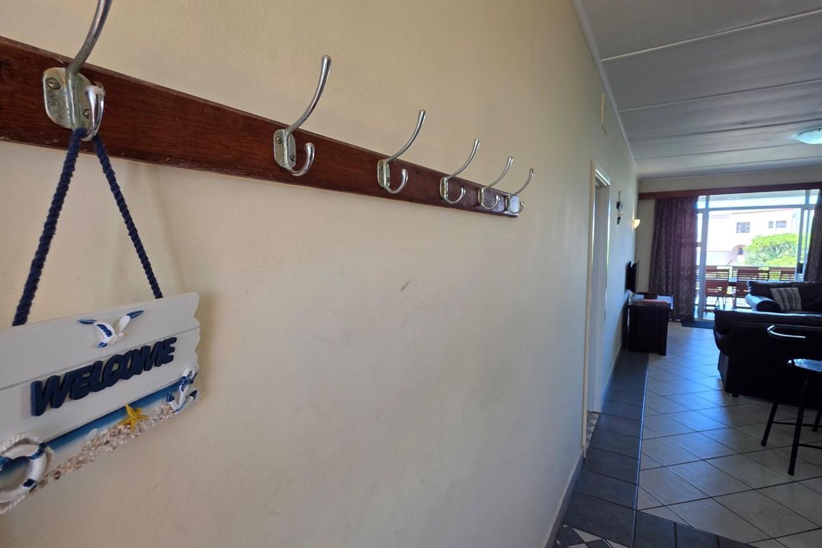 Beautiful fully furnished Beachfront Apartment on the Beachfront in Uvongo Beach - Photo 4