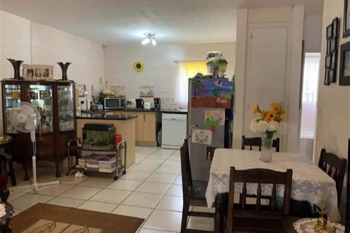 Ground FlootApartment For Sale in Breaunanda, Krugersdorp - Photo 3