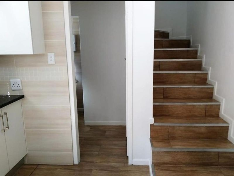 Apartment To Rent in Parkhurst, Johannesburg - Photo 7