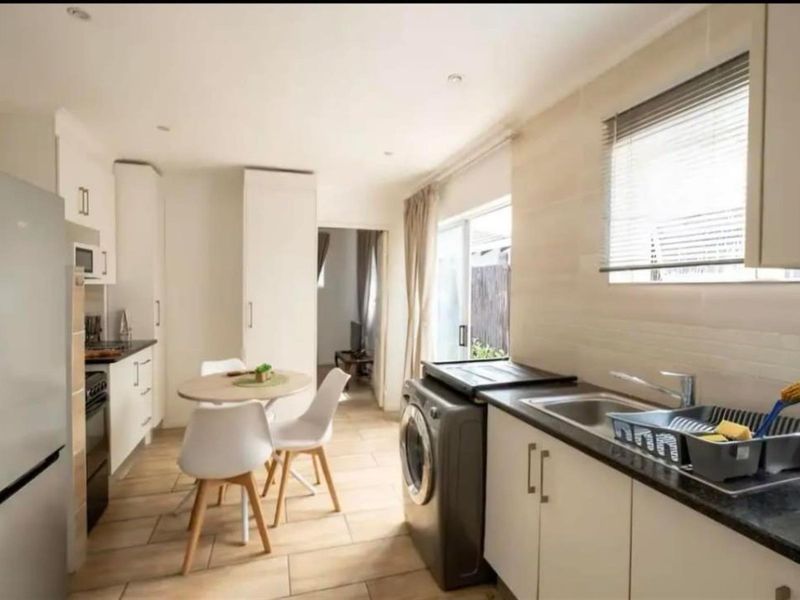 Apartment To Rent in Parkhurst, Johannesburg - Photo 2