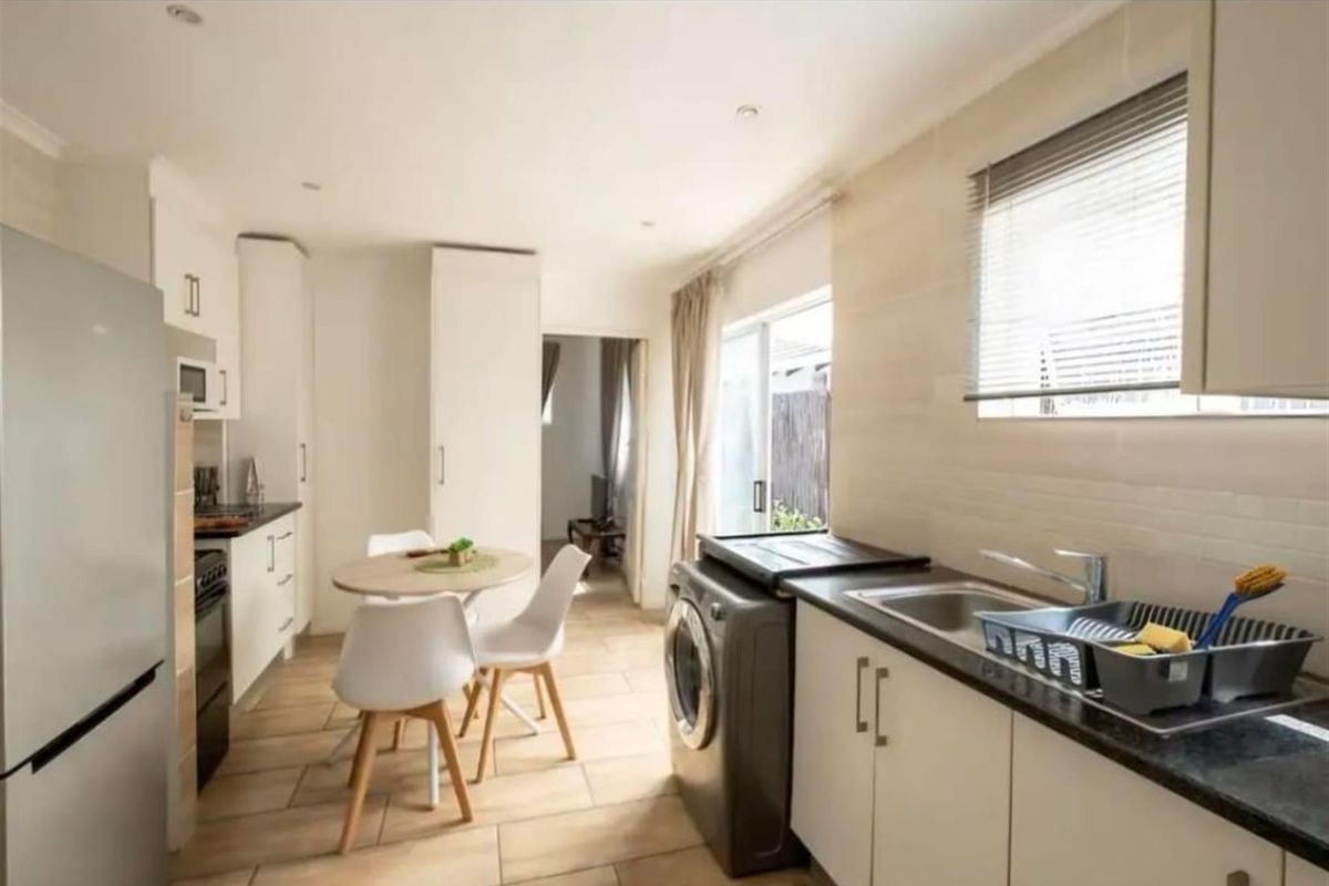 Apartment To Rent in Parkhurst, Johannesburg - Photo 2