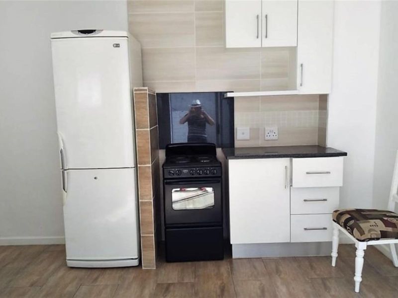 Apartment To Rent in Parkhurst, Johannesburg - Photo 4