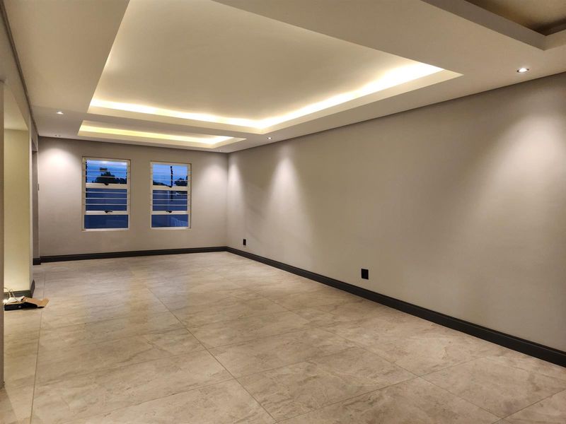 Apartment For Sale in Illovo, Sandton - Photo 2