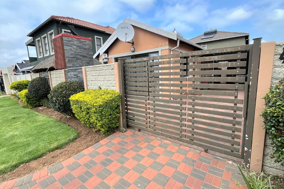 House For Sale in Leopard's Rest Security Estate, Albertsdal, Alberton - Photo 2