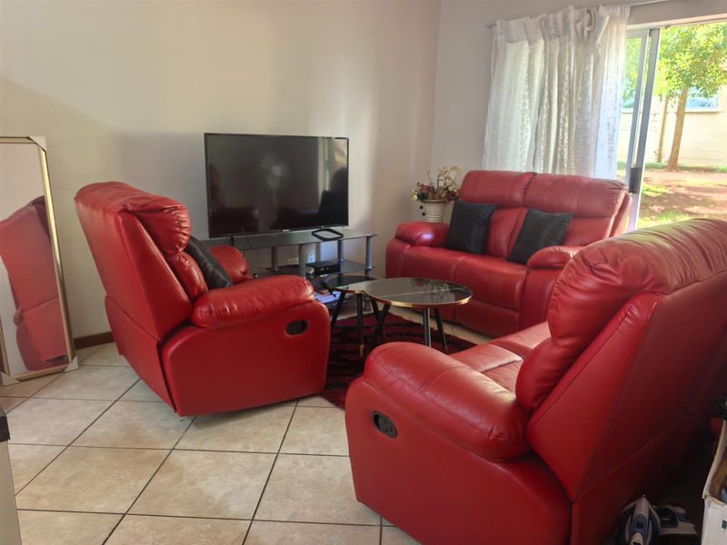 Apartment For Sale in Sunnyridge, Newcastle, KwaZulu Natal - Photo 6