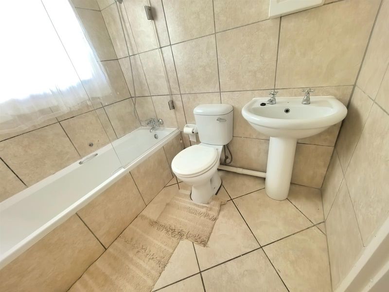 Apartment For Sale in Sunnyridge, Newcastle, KwaZulu Natal - Photo 9