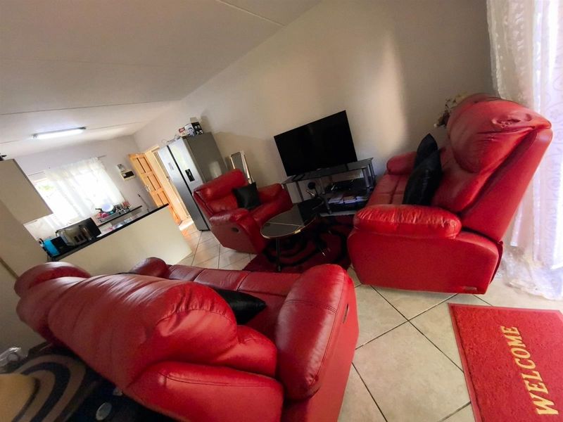 Apartment For Sale in Sunnyridge, Newcastle, KwaZulu Natal - Photo 7