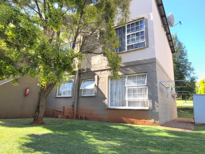 Apartment For Sale in Sunnyridge, Newcastle, KwaZulu Natal - Photo 2