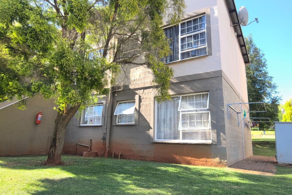Apartment For Sale in Sunnyridge, Newcastle, KwaZulu Natal - Photo 2