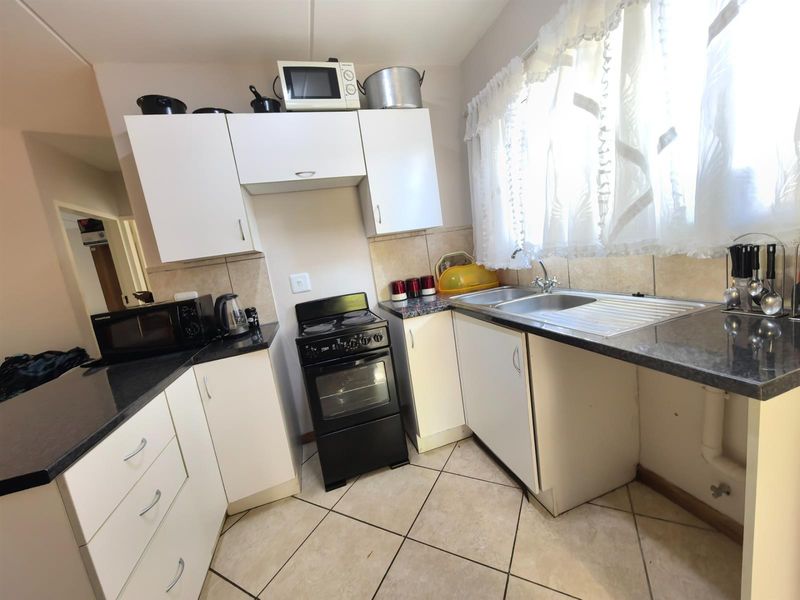 Apartment For Sale in Sunnyridge, Newcastle, KwaZulu Natal - Photo 4